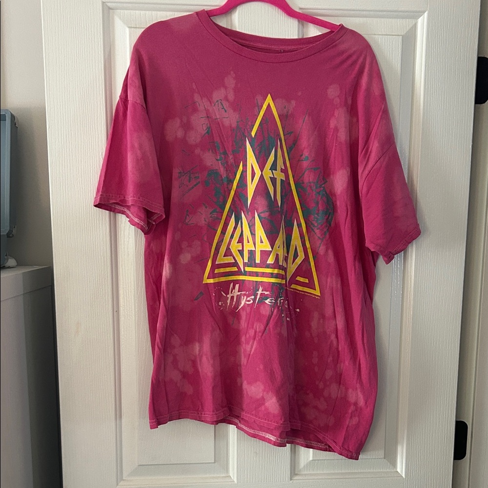 Def Leppard Pink Graphic T-Shirt